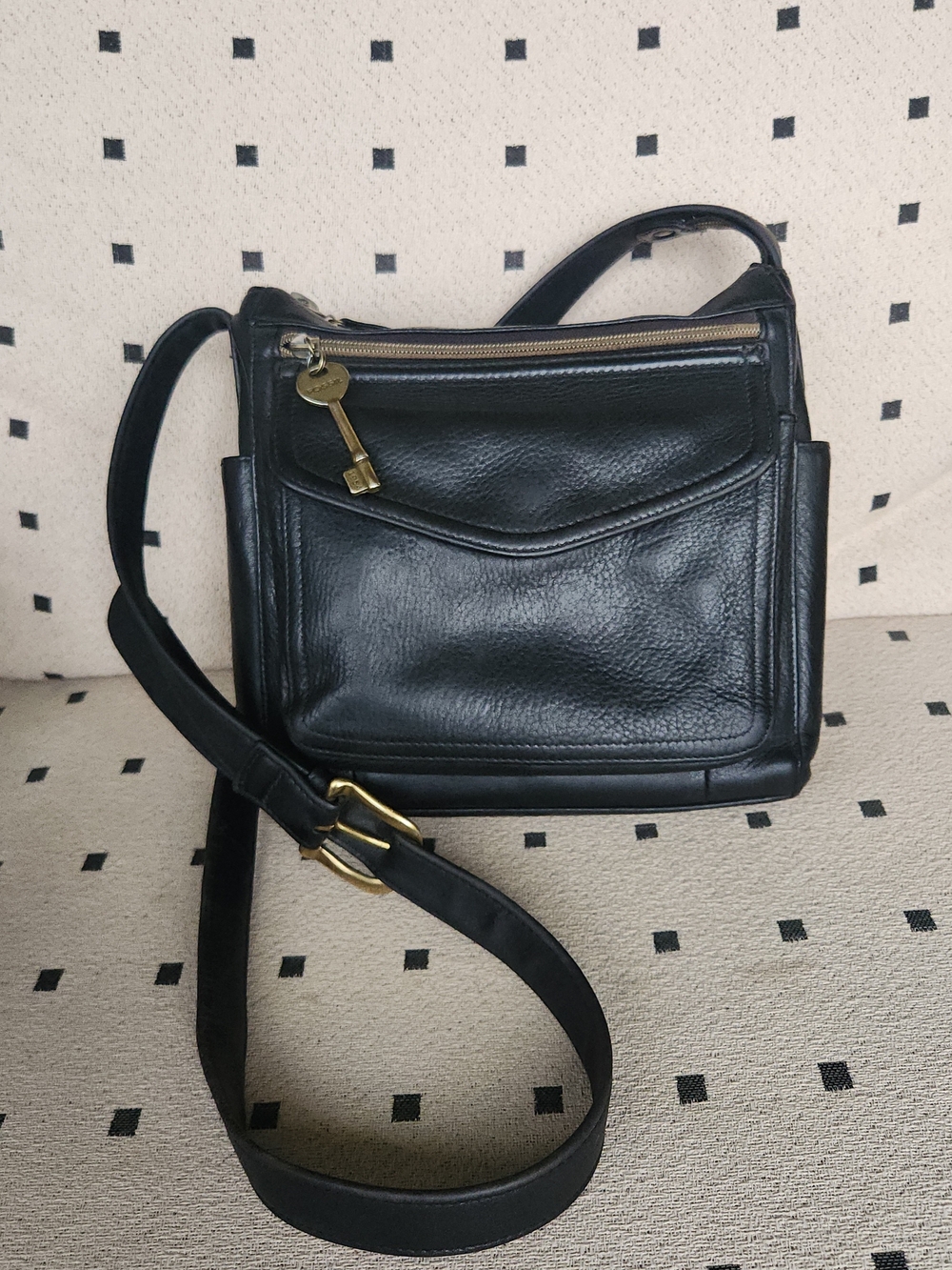 Fossil Vintage Black Pebbled Leather Messenger Crossbody Bag Brass Key Charm